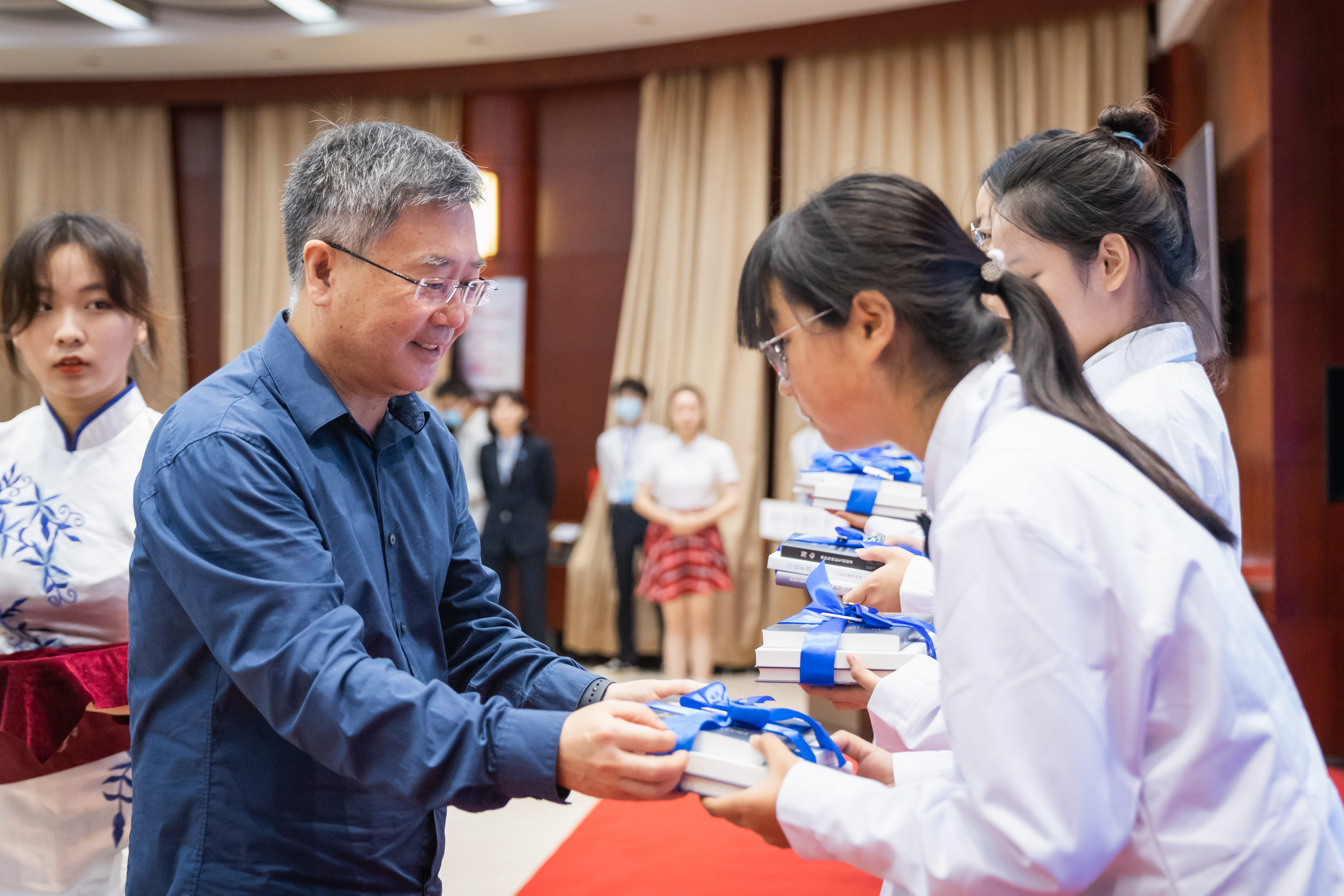 我校举行医学院2021级新生开学典礼暨"开学第一课-西北大学新闻网