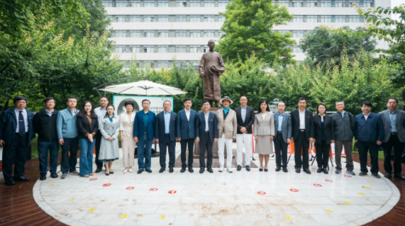 西北高等教育奠基人、中国现代医学先驱徐诵明雕像在西北大学落成 西北高等教育奠基人、中国现代医学先驱徐诵明雕像在西北大学落成