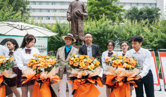 西北高等教育奠基人、中国现代医学先驱徐诵明雕像在西北大学落成 西北高等教育奠基人、中国现代医学先驱徐诵明雕像在西北大学落成