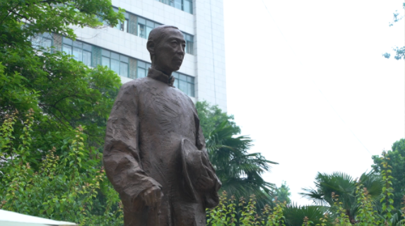 西北高等教育奠基人、中国现代医学先驱徐诵明雕像在西北大学落成 西北高等教育奠基人、中国现代医学先驱徐诵明雕像在西北大学落成